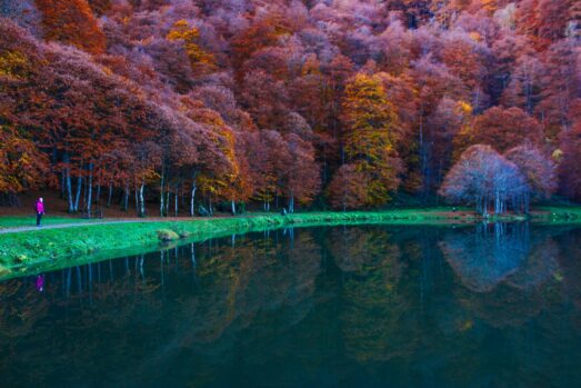 Étang de Bethmale et étang d’Eychelle : une rando d’automne majestueuse dans le Couserans