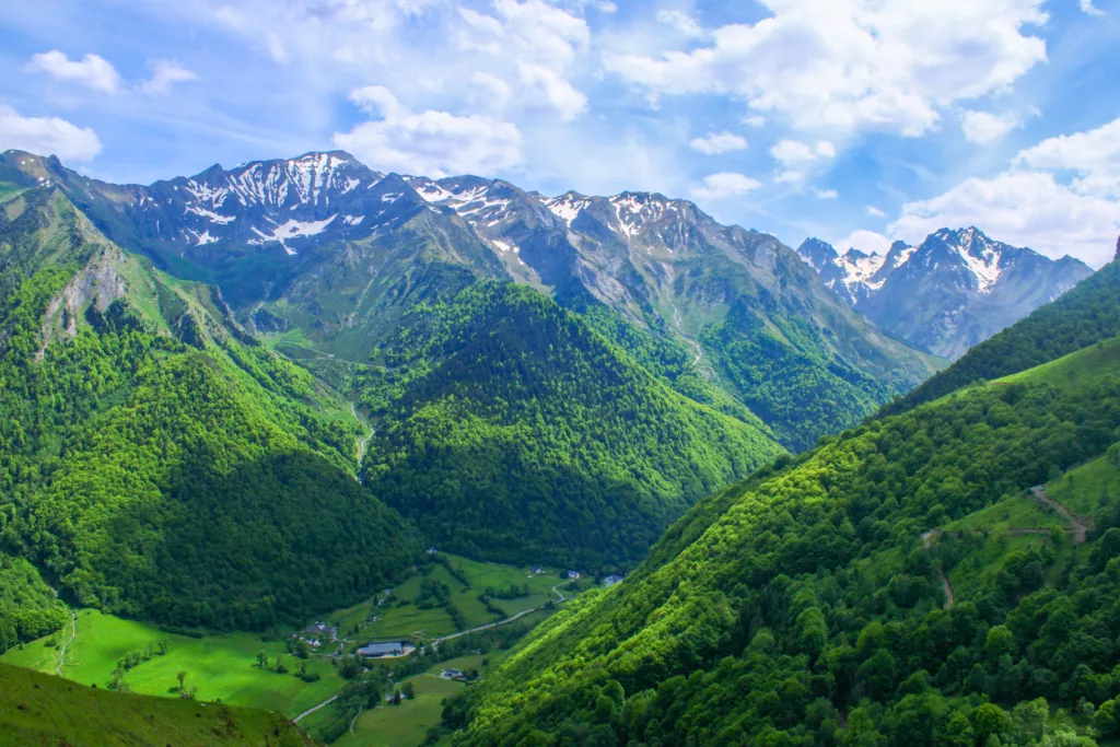 Panorama sur la vallée d'Estaing depuis les sentiers du GR de Pays tour du Val d'Azun