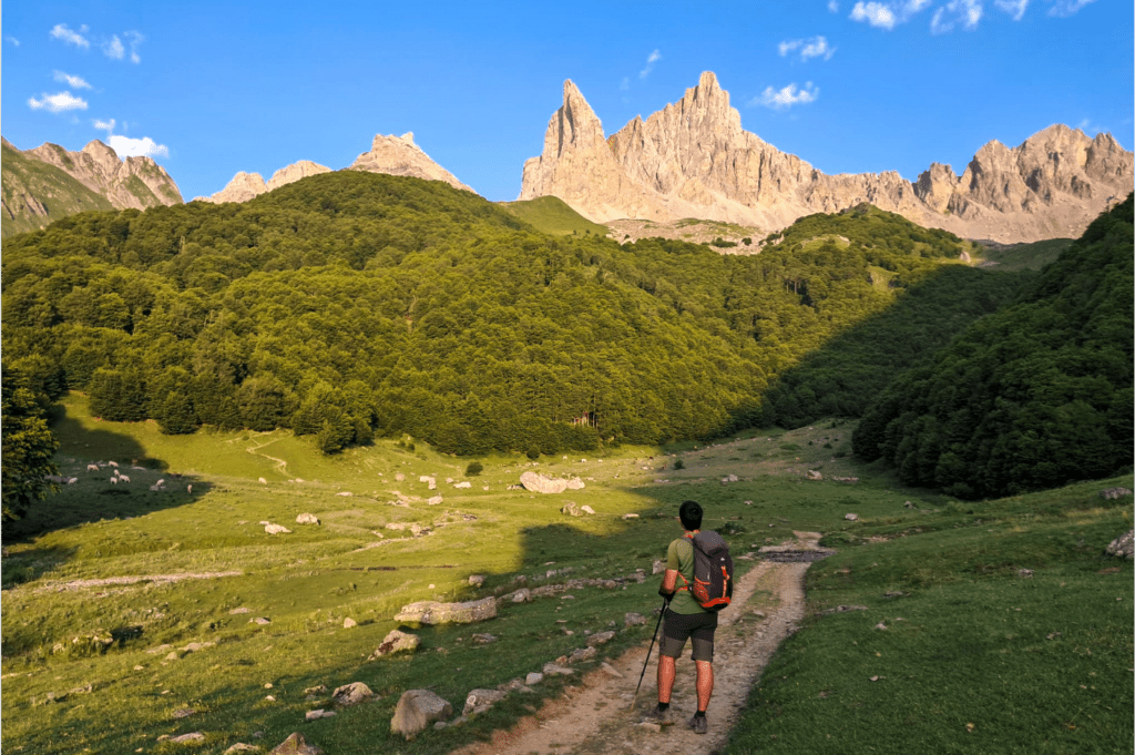 Randonnée vers le pic d'Ansabère (cirque de Lescun)