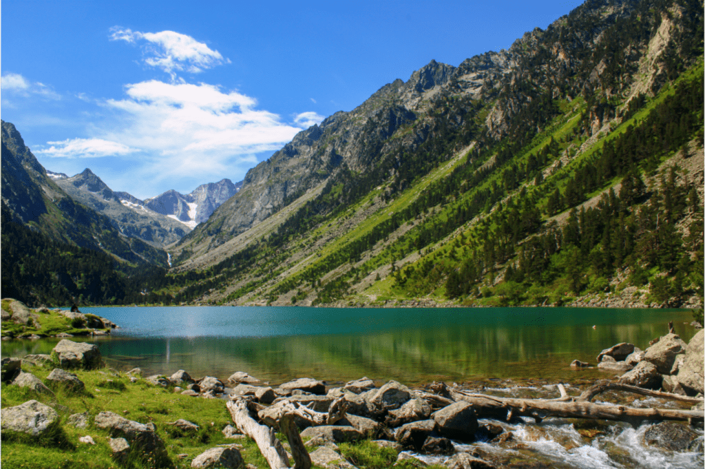 Randonnée magnifique vers le lac de Gaube et le refuge des Oulettes de Gaube, au pied du Vignemale dans les Pyrénées
