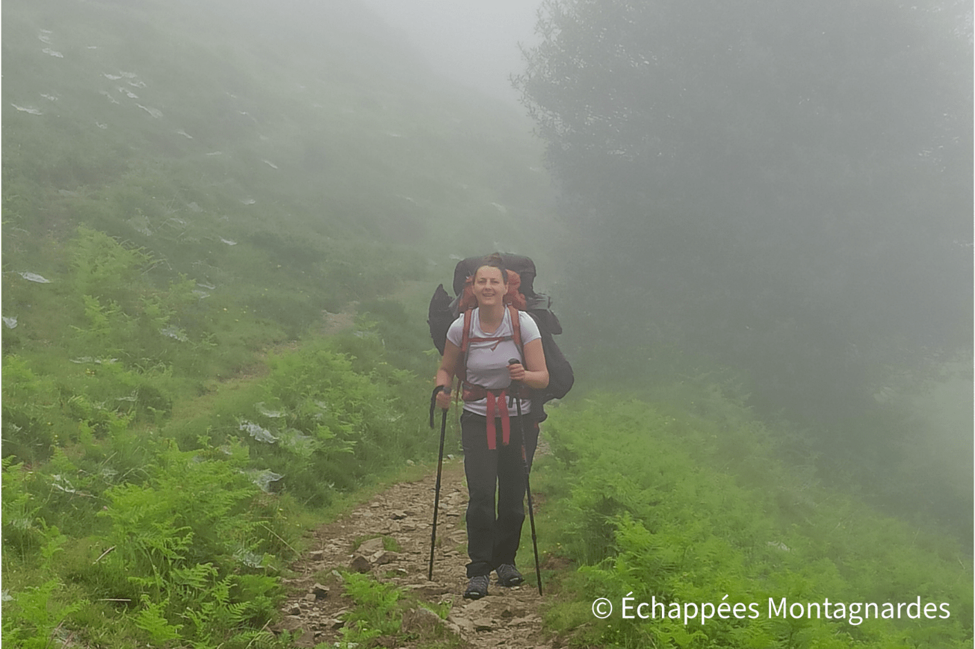 Montée dans le brouillard vers le pic du Midi
