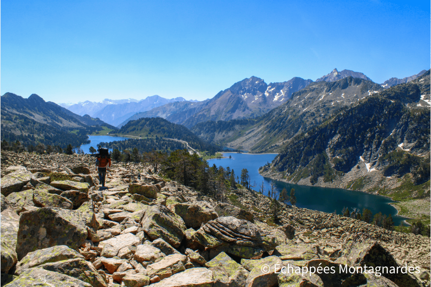 Descente minérale vers le lac d'Aumar