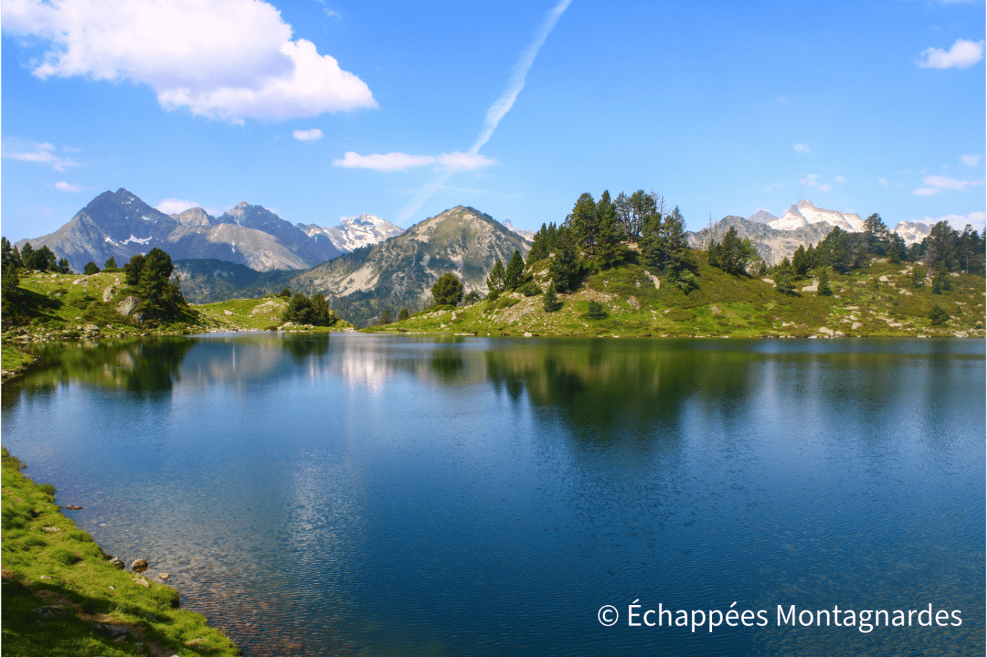 Reflets du massif du Néouvielle sur le lac Inférieur de Bastan
