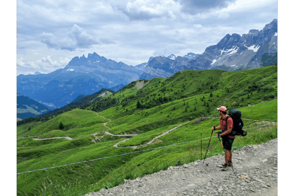 Spectacle garanti sur cette étape suisse du GR®5, qui me mène au pied des Dents du Midi, puis des Dents Blanches.