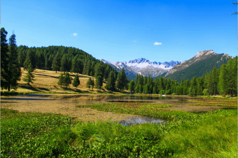 Lac de Roue dans le massif du Queyras