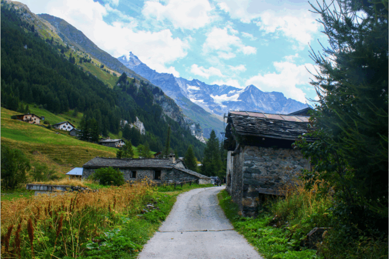 Vallée du Ponturin au pied du Mont Pourri