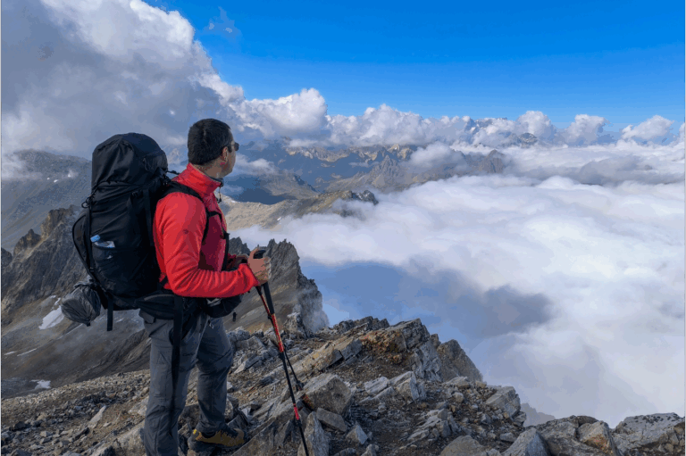 Mer de nuages au sommet du Mont Thabor (3178 m)