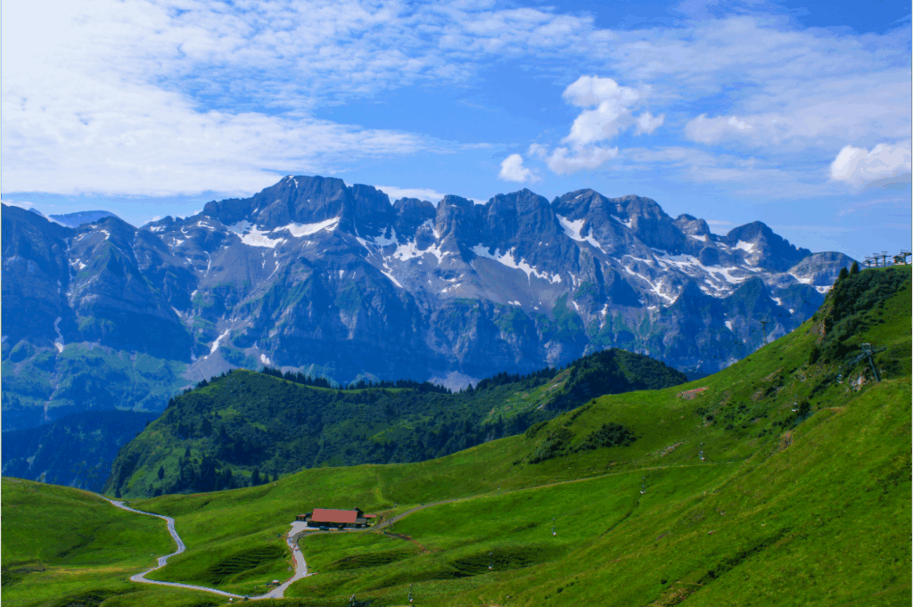 Vue fantastique sur les Dents du Midi !