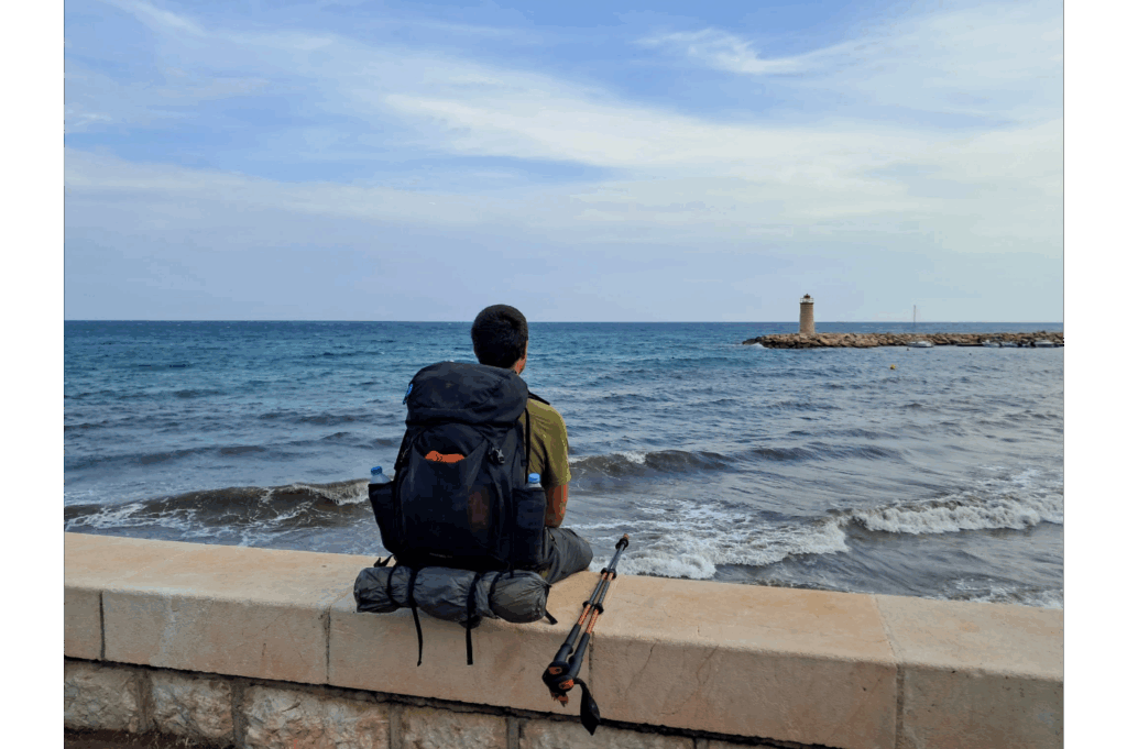 Face à la mer Méditerranée, à Menton : c'est la fin de l'aventure sur le GR®5 !