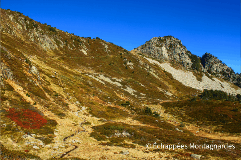 Nous quittons les étangs et rejoignons le col de la Coumeille de l'Ours