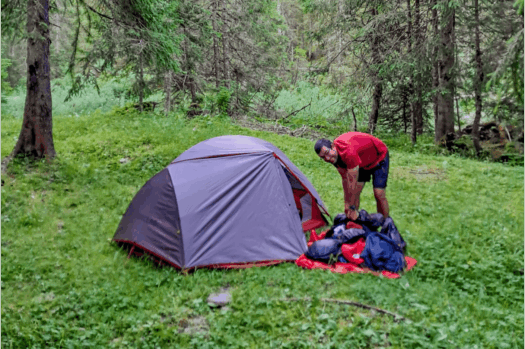 Réglementation GR®5 : bivouac, camping, feu, chiens, drones… le guide complet pour vivre sereinement votre aventure !