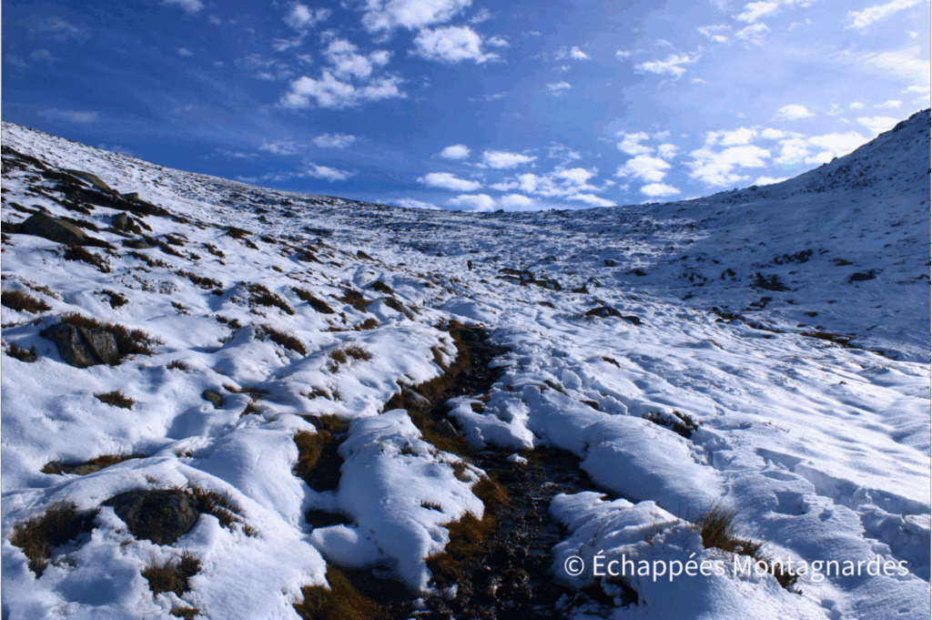 Cabanatous montée col de las Fouzès enneigée