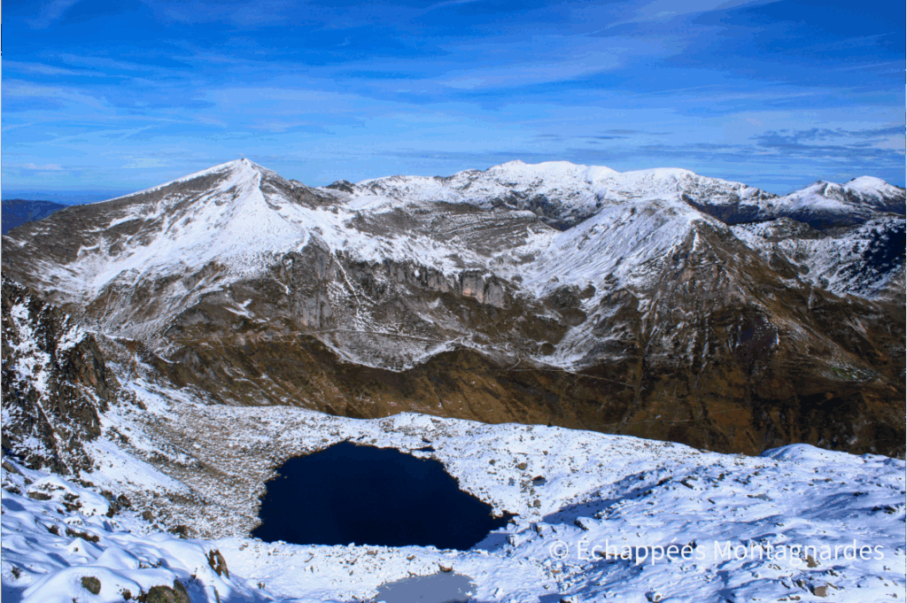 Cabanatous panorama étang d'Alate et massif des Trois Seigneurs