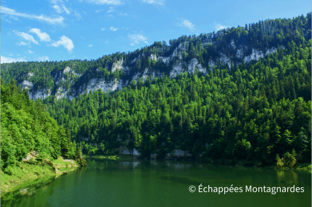 GR du Jura : photo du GR5 dans les gorges du Doubs