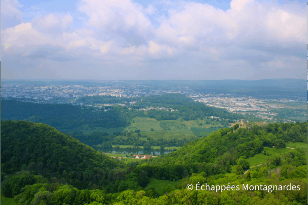 GR du Jura : photo du GR de Pays ceinture de Besançon au belvédère de Montfaucon