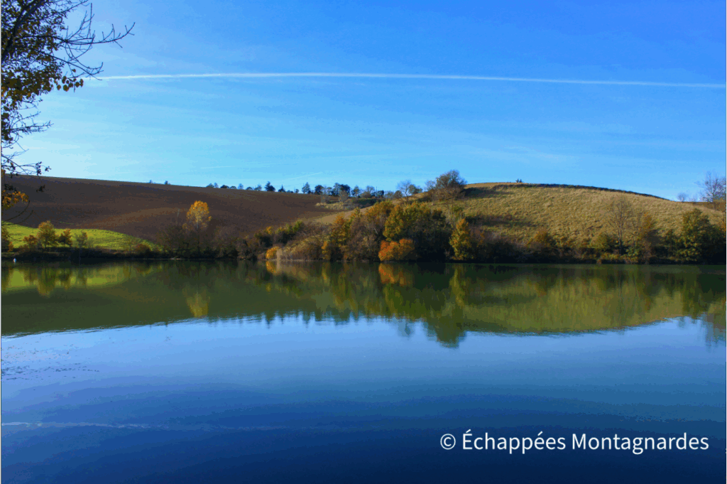 Lac de la Thésauque reflets