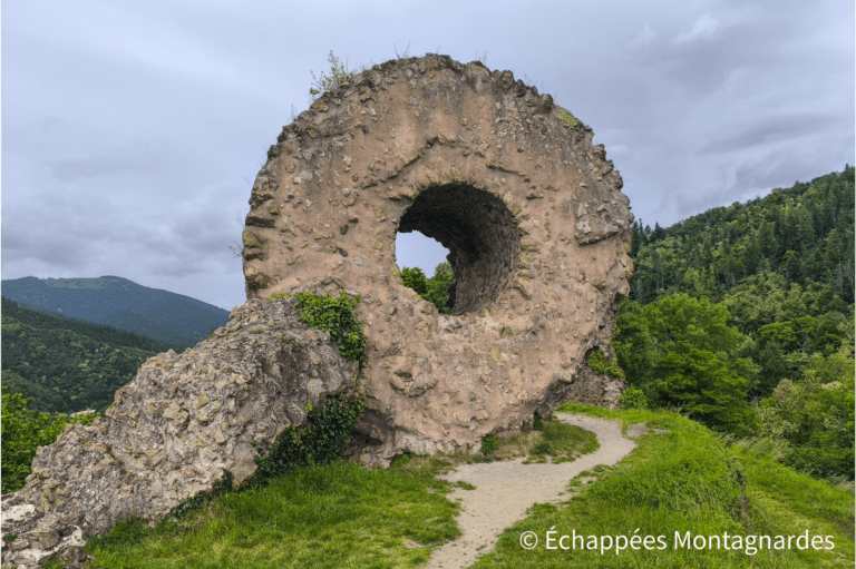 L'œil de la sorcière, reste de la tour principale du château d'Engelbourg à Thann