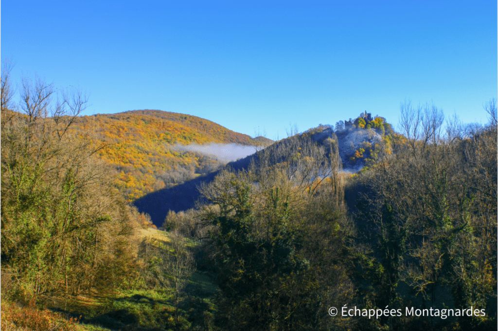 Premier point de vue sur le château de Saint-Barthélemy