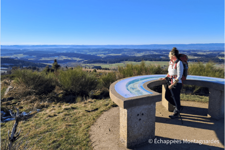 Randonnée vers le crêt de Chaussitre, l'un des plus beaux panoramas du Pilat