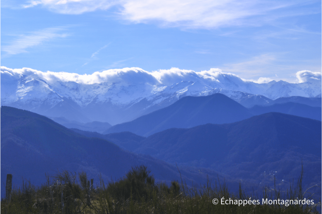 Effet de foehn sur les Pyrénées : c'est grâce à ce phénomène de blocage des nuages qu'il fait beau sur les versants nord de nos montagnes aujourd'hui
