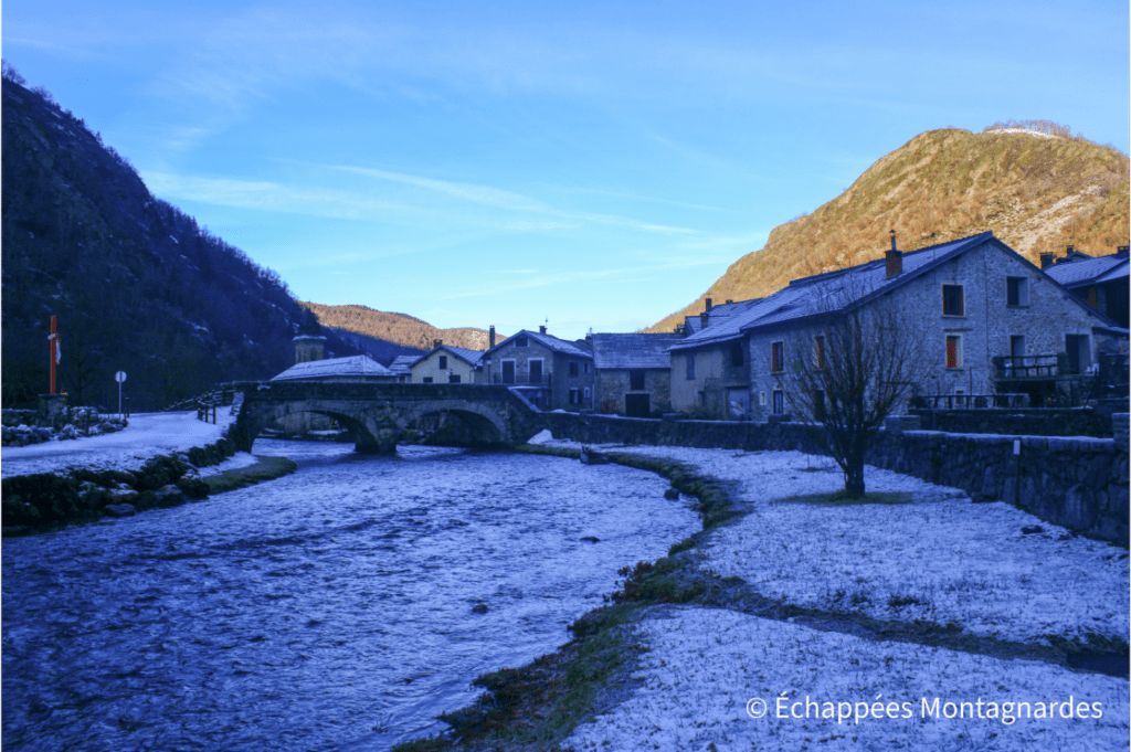 Belle ambiance hivernale à Orgeix, au bord de l'Oriège