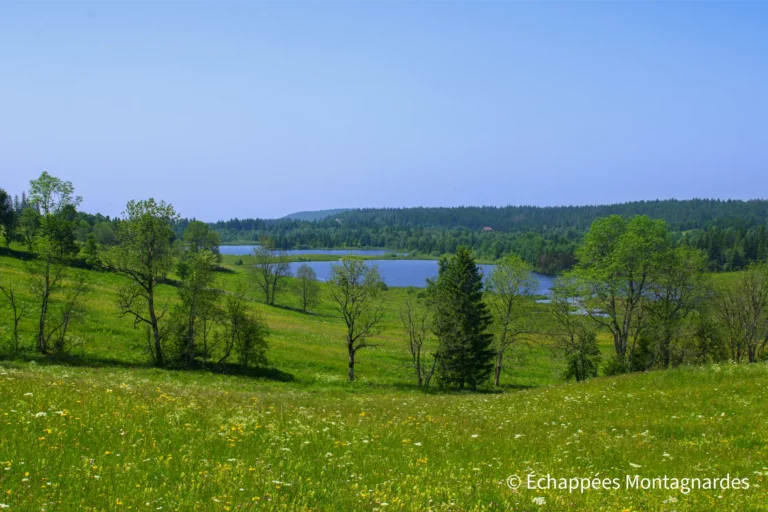 Traversée du Jura étape 12 - Arrivée sur les hauteurs du lac des Mortes et du lac de Bellefontaine