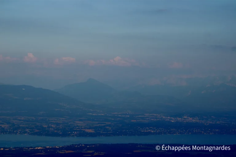 Traversée du Jura étape 16 - Le lac Léman et le Mont Blanc, qui peine à sortir de la brume