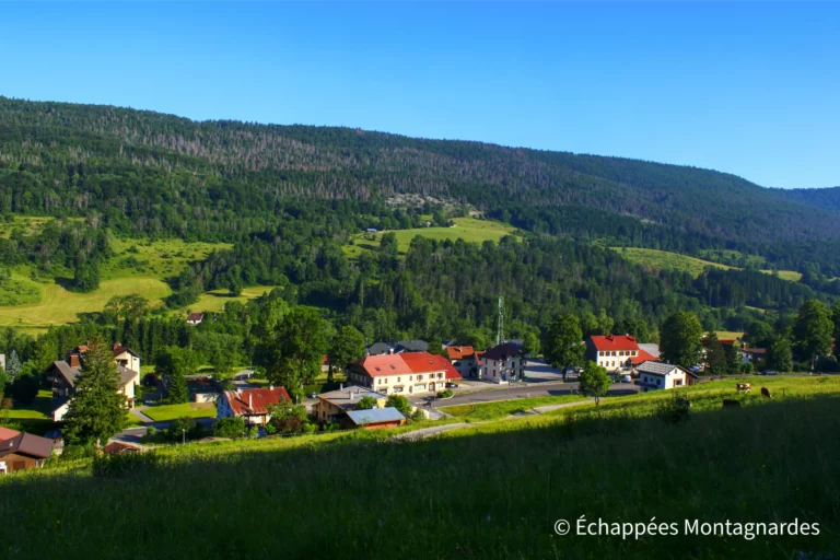 Traversée du jura étape 17 - Retour sur le GR®5 à Lélex. C'est parti pour l'ascension des Monts Jura !