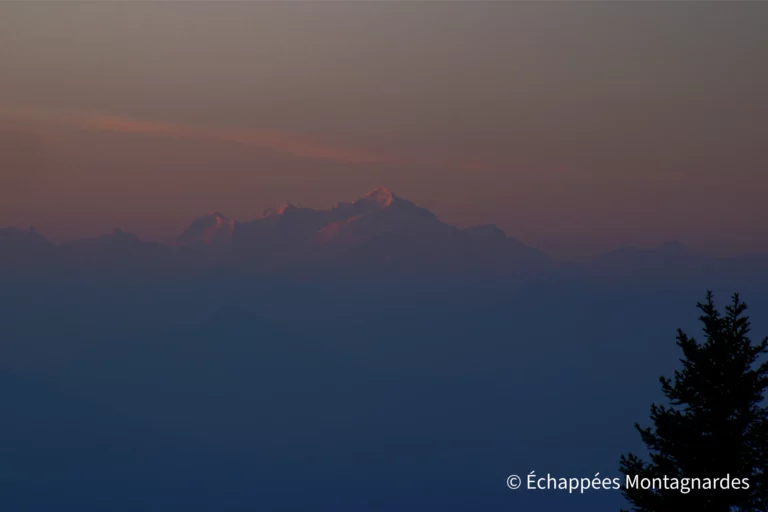 Traversée du jura étape 17 - Le Mont Blanc sort de la nuit...