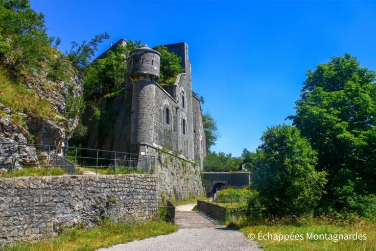 Traversée du Jura étape 18 - Fort l'Écluse - entrée du fort supérieur