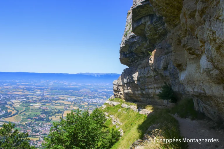 Traversée du Jura étape 21 - Les somptueuses falaises calcaires du versant ouest du Mont Salève. Incroyable paysage depuis cette portion du GR®5