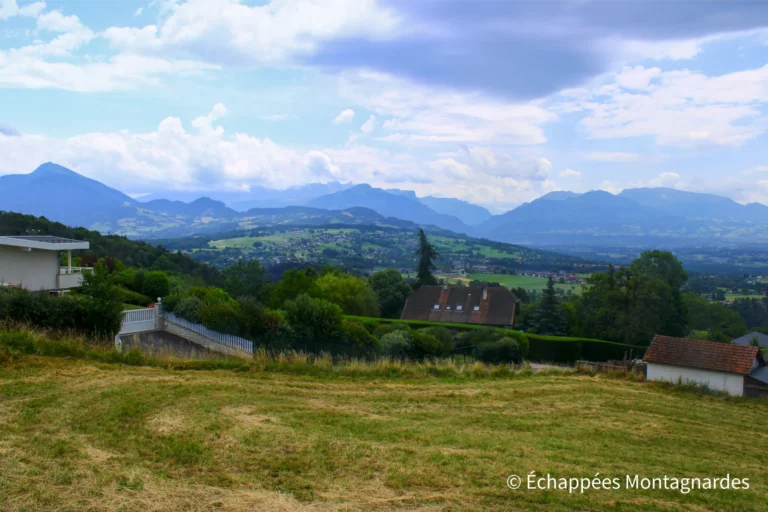 Traversée du Jura étape 22 - Je profite tout de même de quelques points de vue sur les sommets alpins, qui seront très prochainement mon nouveau terrain de jeu sur le GR®5...
