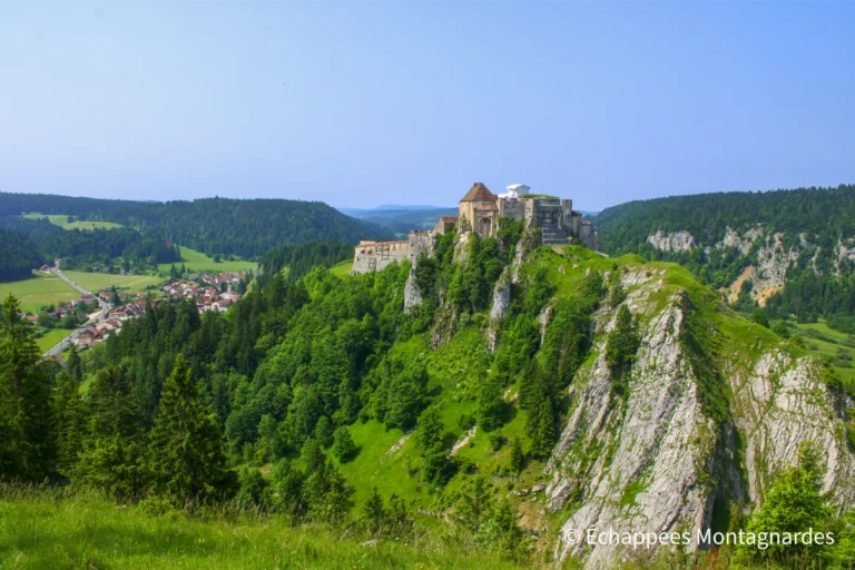 Traversée du Jura étape 8 - Le château de Joux, une magnifique découverte sur la traversée du Jura