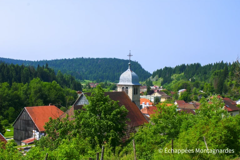 Traversée du Jura étape 8 - Jolie église de la commune de la Cluse-et-Mijoux