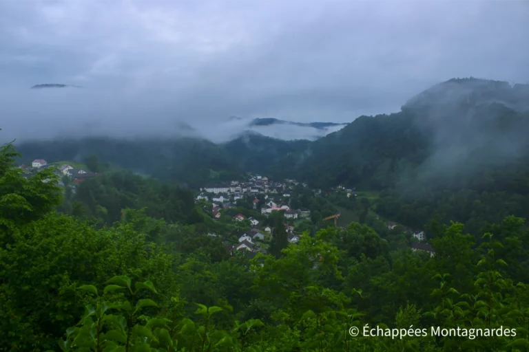 Traversée du Jura - Saint-Hippolyte sous la pluie... Le point de vue depuis la chapelle du Mont est superbe malgré tout