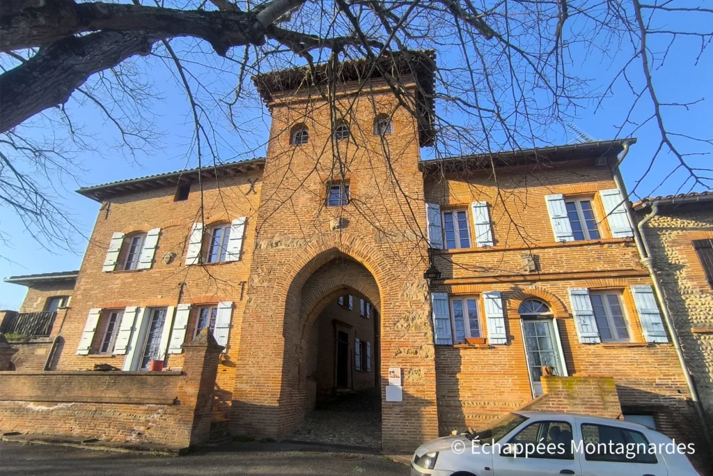 Randonnée Clermont-le-Fort - Entrée des fortifications de Clermont-le-Fort