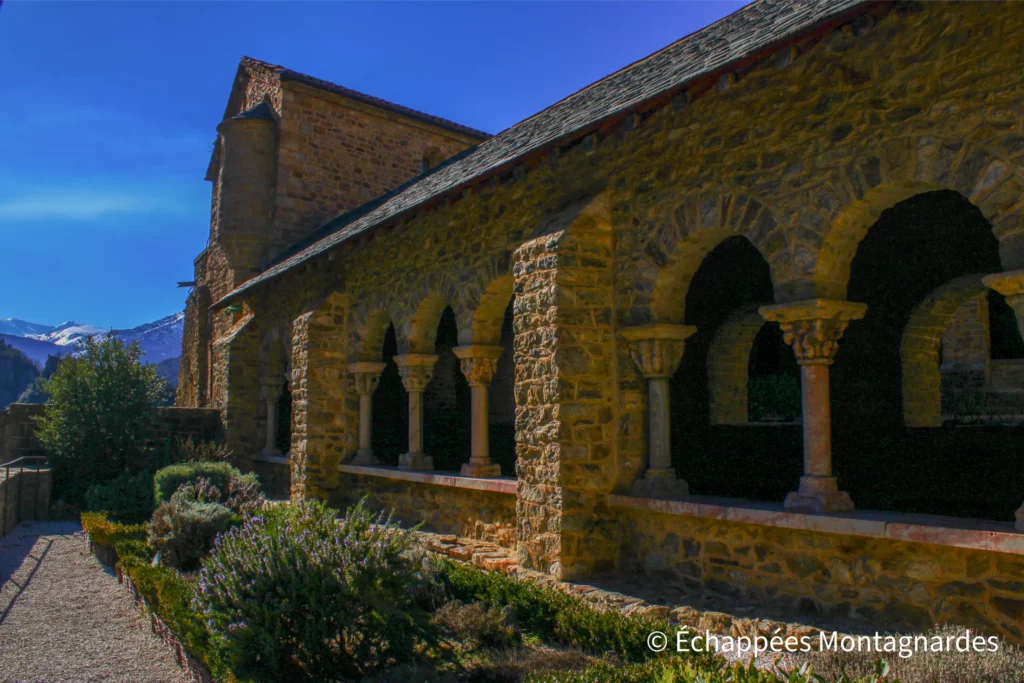Tour de l'abbaye Saint-Martin du Canigou - Cloître et jardins