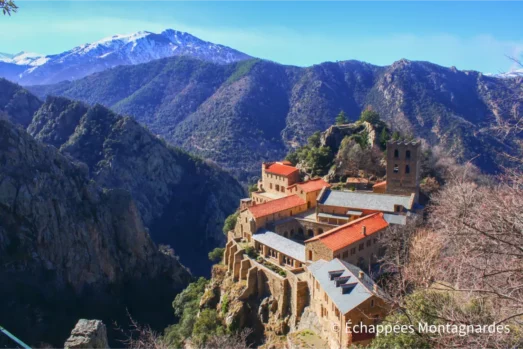 Tour de l&rsquo;abbaye Saint-Martin du Canigou depuis Casteil