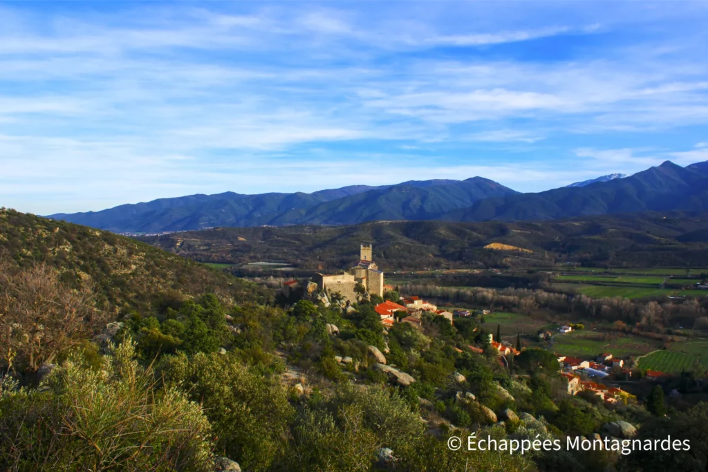 D'Eus au Roc Jalère - Retour à Eus par de beaux chemins offrant encore de sublimes panoramas sur le village et la vallée de la Têt