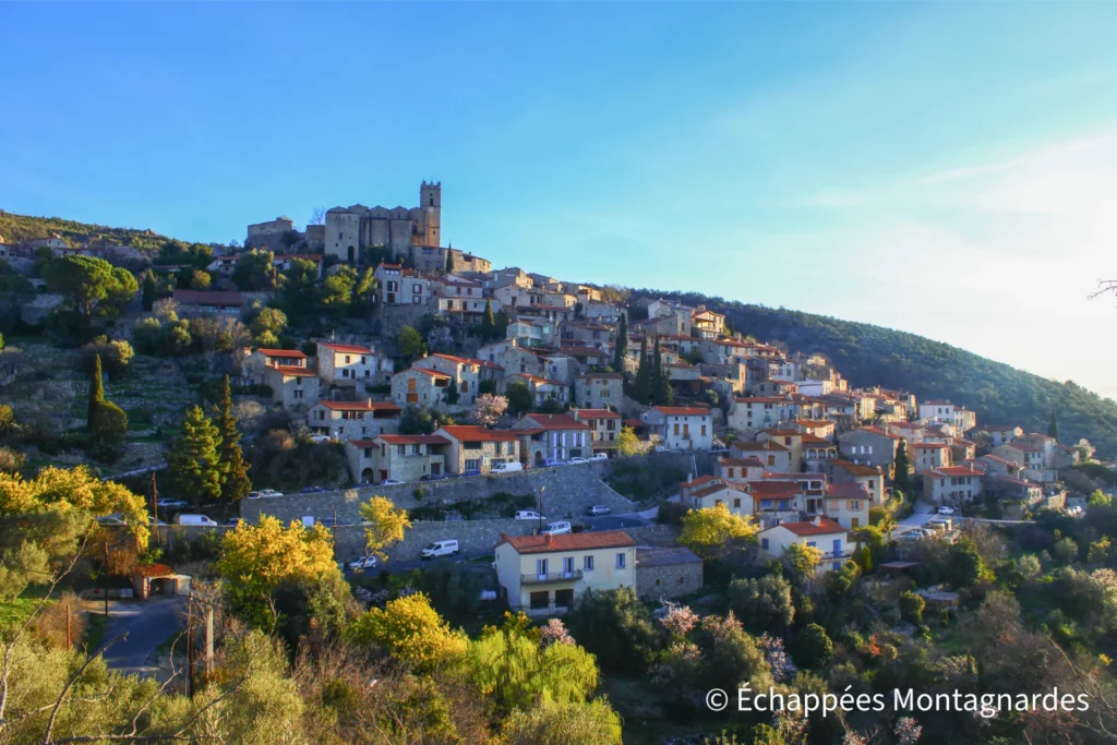 D'Eus au Roc Jalère - Eus, charmant village catalan dominé par son église Saint-Vincent-d'en-Haut