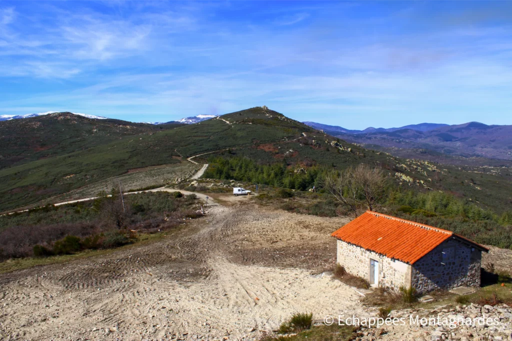 D'Eus au Roc Jalère - Vue sur le roc Jalère (1110 m) et l'Estanyol (1160 m)