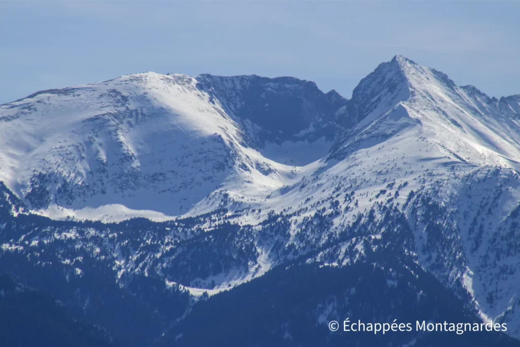 D'Eus au Roc Jalère - Le sommet enneigé du Canigou