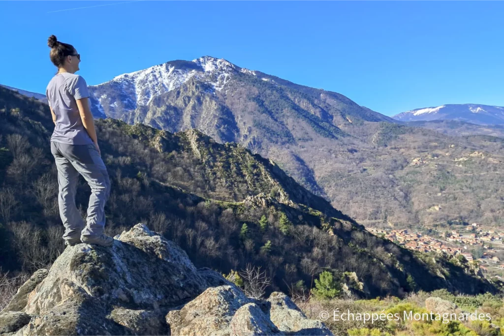 Randonnée tour de Goa - Petite pause pour admirer cette superbe vallée, située au pied du pic de Tres Estelles (2099 m)