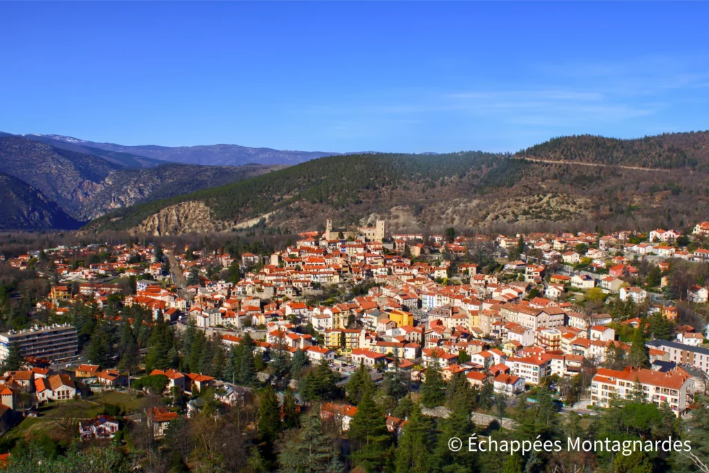 Derniers hectomètres avant l'arrivée à Vernet-les-Bains. Quelques beaux points de vue sur la vallée concluent cette superbe randonnée !