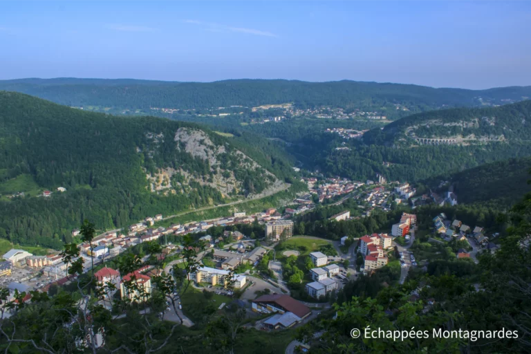Traversée du Jura étape 13 - Vue sur Morez et la vallée de la Bienne depuis le belvédère de la Roche Brûlée