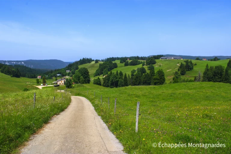 Traversée du Jura étape 13 - Petite route agréable près des Cressonnières