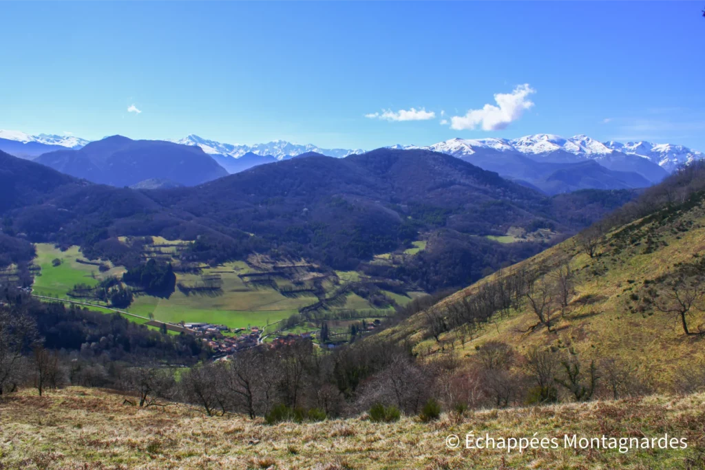 Randonnée Arnave col d'Ijou - Le panorama est fantastique : nous admirons, en plus des sommets déjà cités, la pique d'Endron, le massif de Bassiès et le massif du Montcalm