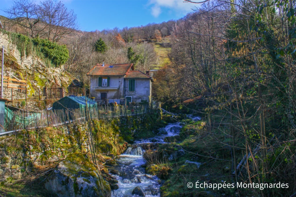 Randonnée Arnave col d'Ijou - Le ruisseau de l'Arnave à Cazenave