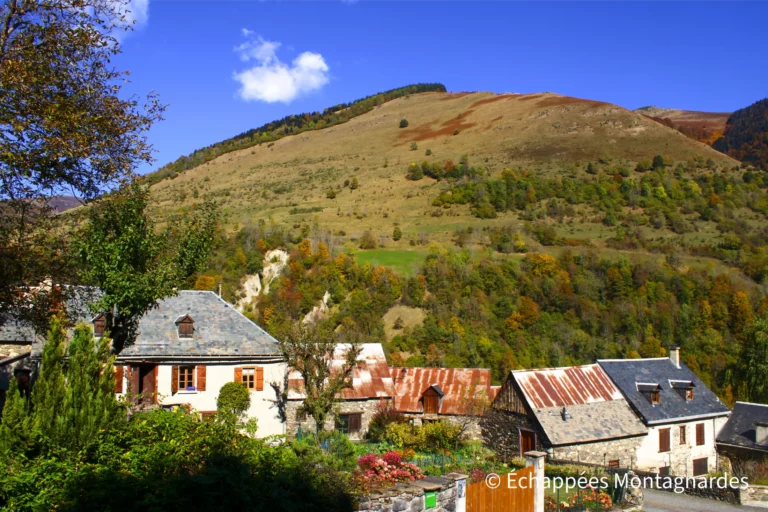 Nous traversons le village de Benque-dessous-et-dessus, composé de deux hameaux paisibles.
