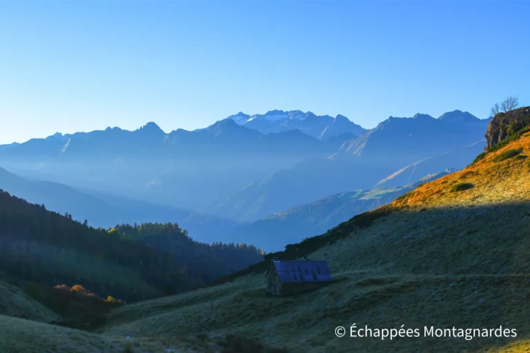 Deuxième jour sur le GR®P tour d'Oueil-Larboust. Le réveil face à l'Aneto est exceptionnel !